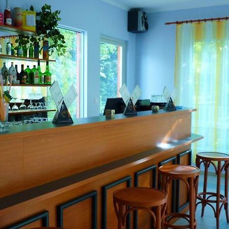 ホテル Pergola Panzio Balatonföldvár エクステリア 写真