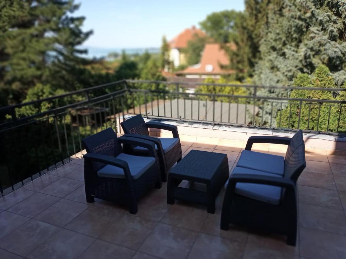 ホテル Pergola Panzio Balatonföldvár エクステリア 写真
